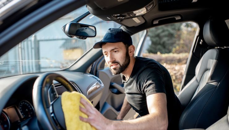 la miscela per pulire l'auto